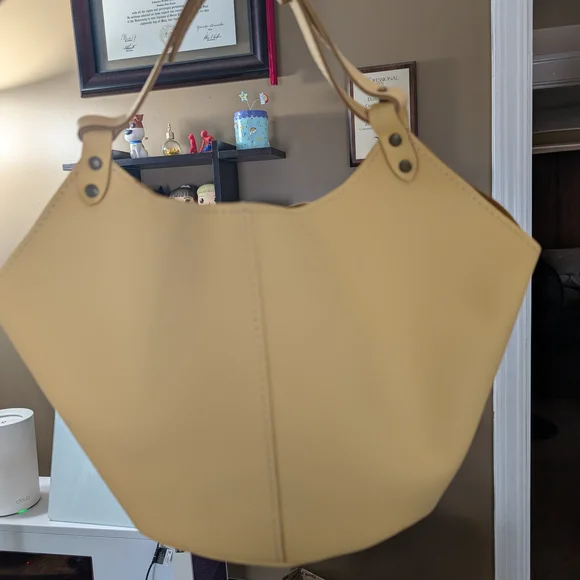 PLG Large Kangaroo in Vanilla - Picture 1 of 11